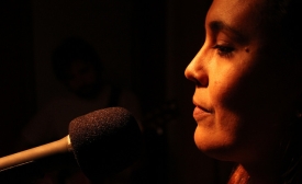 Photo by Victor Pimentel | CC BY 2.0 Ana Paula in Estudio Bacca - Blumenau