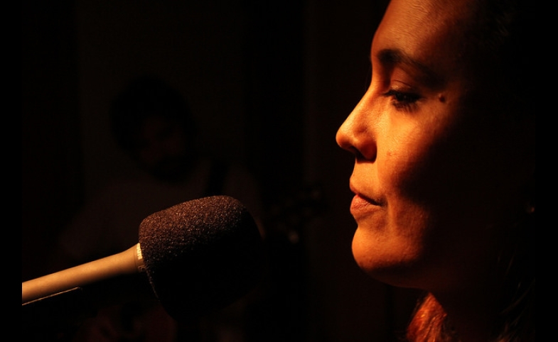 Photo by Victor Pimentel | CC BY 2.0 Ana Paula in Estudio Bacca - Blumenau