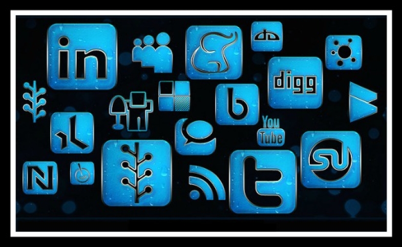 154 Blue Chrome Rain Social Media Icons by webtreats via bit.ly/14w2Jre