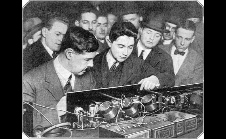 Photo reprinted courtesy public domain, Wikimedia Commons The first neutrodyne radio receiver, 1923